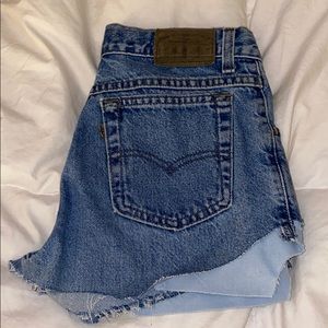LEVI’S medium wash jean shorts